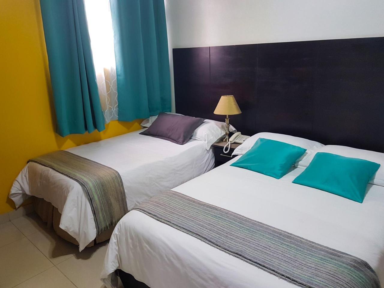 Hostal Blue Pacific Манта Екстериор снимка