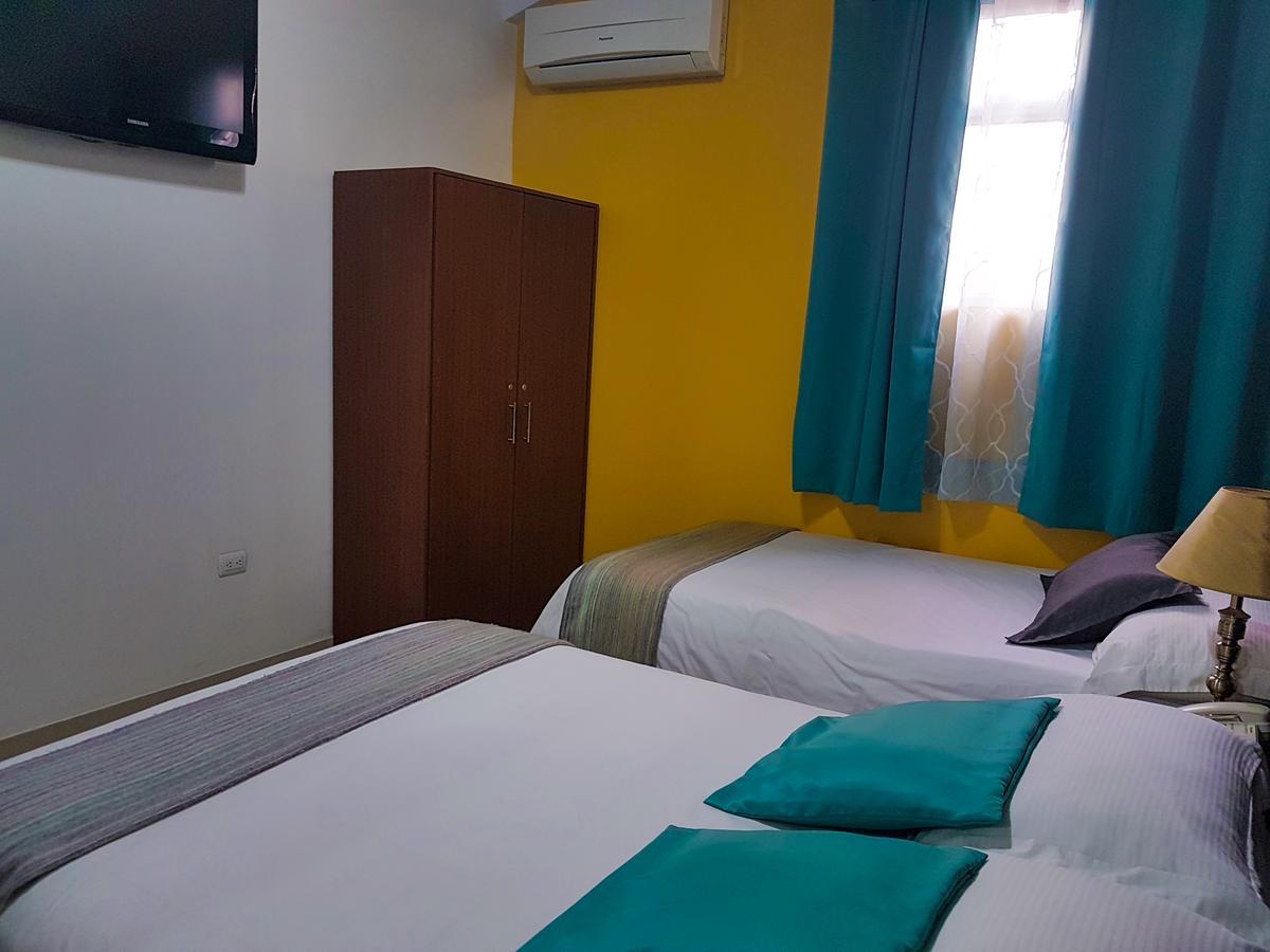Hostal Blue Pacific Манта Екстериор снимка