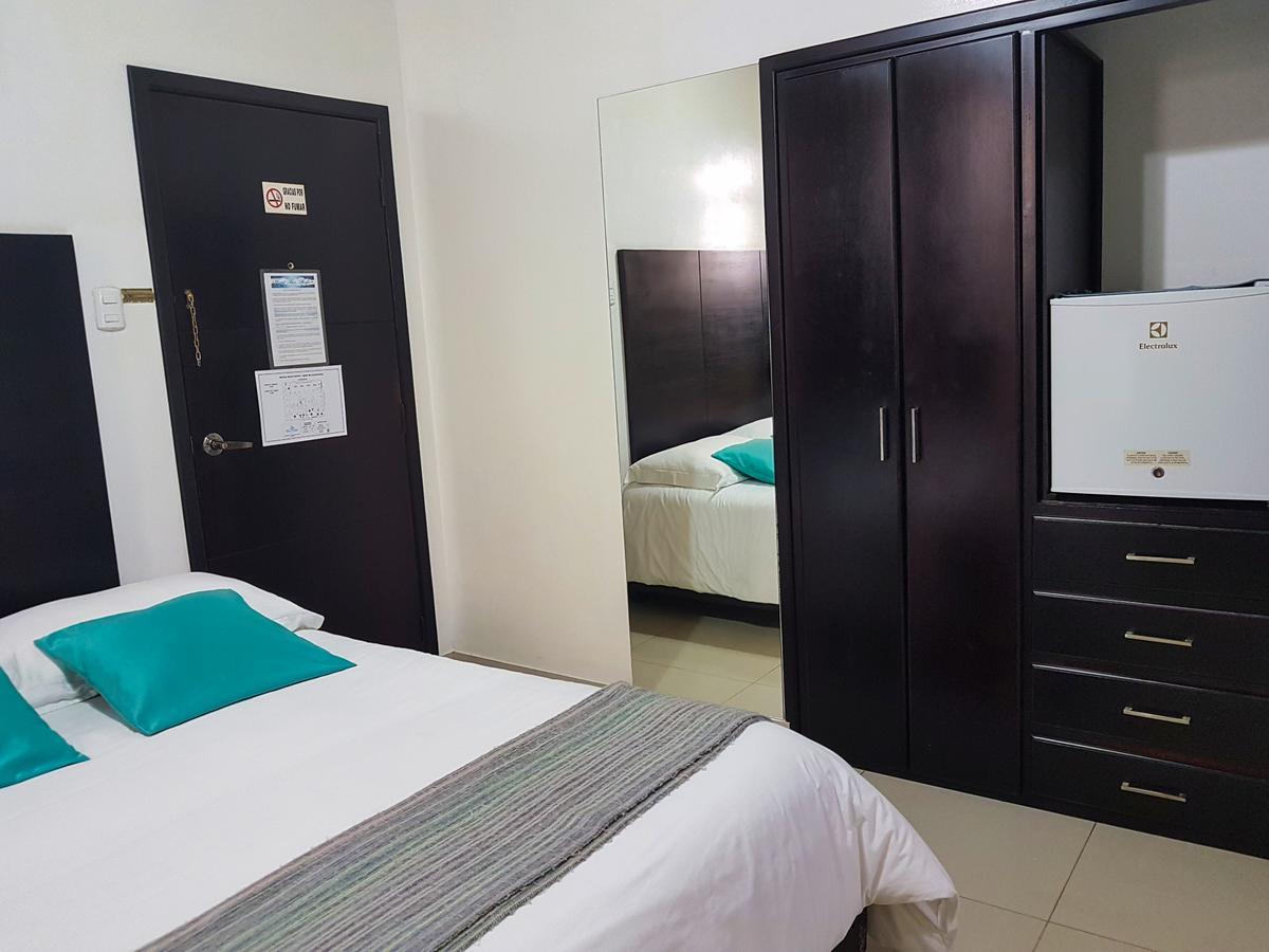 Hostal Blue Pacific Манта Екстериор снимка